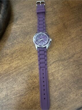 Relic Women’s Purple Silicone Strap Watch with Silver Case